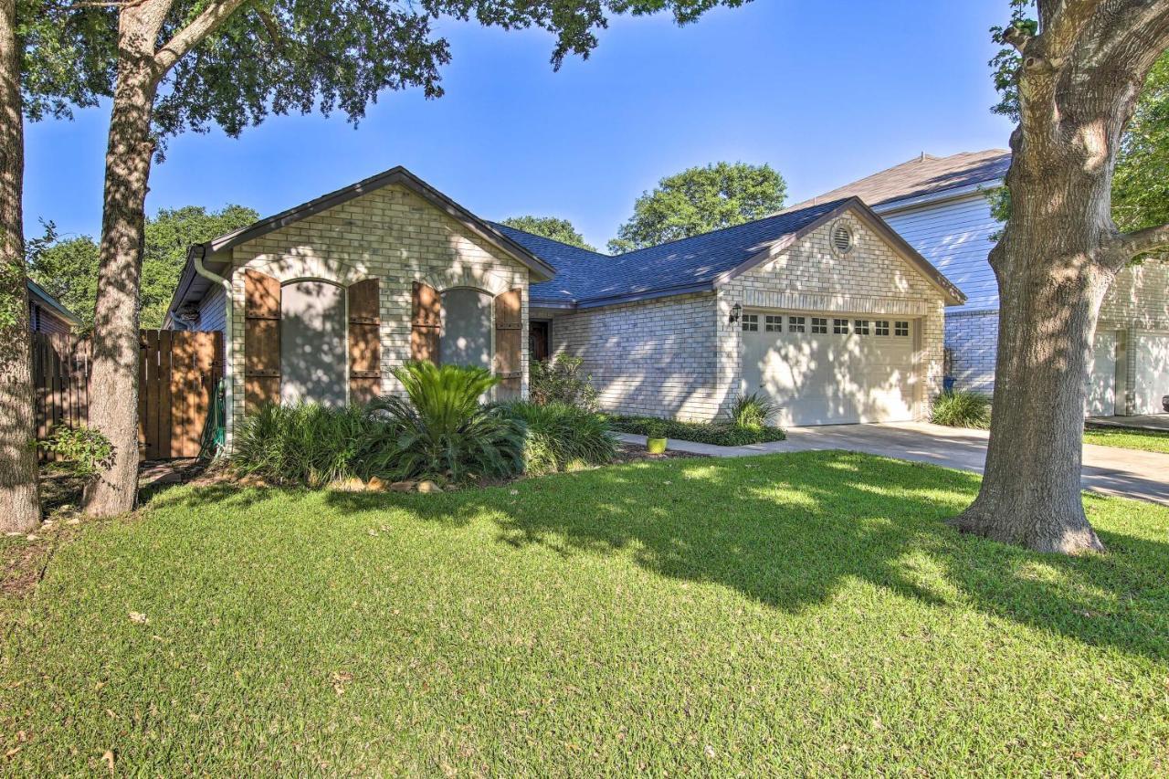 Peaceful San Antonio Oasis With Private Pool And Grill Villa Exterior photo